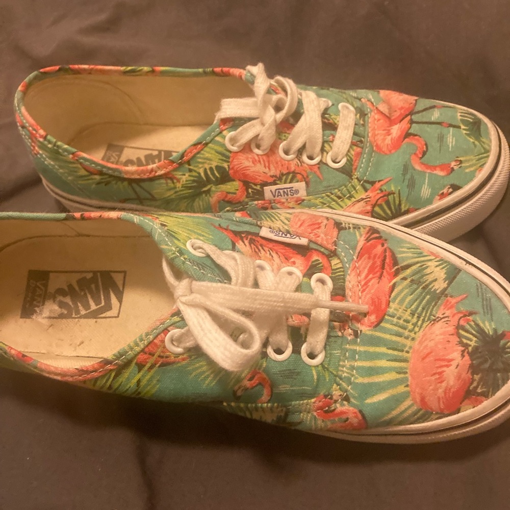 Men’s 7.5 , Women’s 9